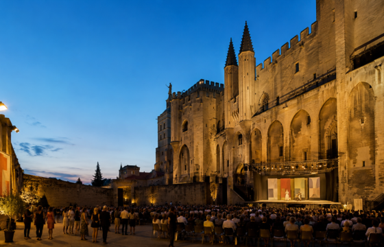 Festival d’Avignon 2027 dates, programme IN et OFF, billetterie et conseils pour préparer votre séjour à Avignon.