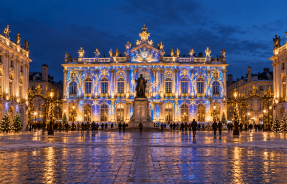 Place Stanislas illuminée pendant les Fêtes de Saint-Nicolas à Nancy.